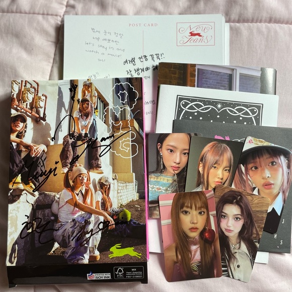 NewJeans “OMG” Ditto Signed Album - Picture 4 of 4